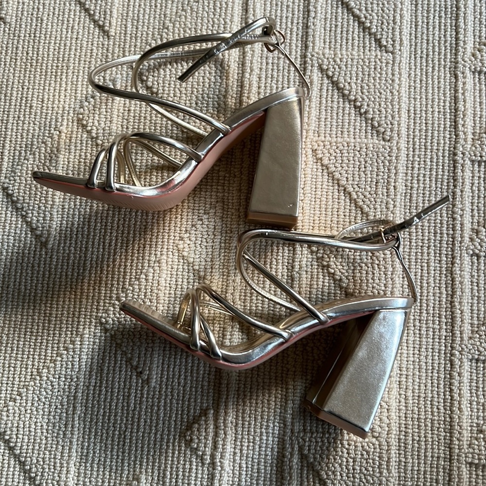 US 7 heels